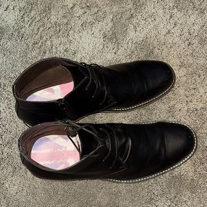 English Laundry Men’s Haddock Chukka Boot. Black.